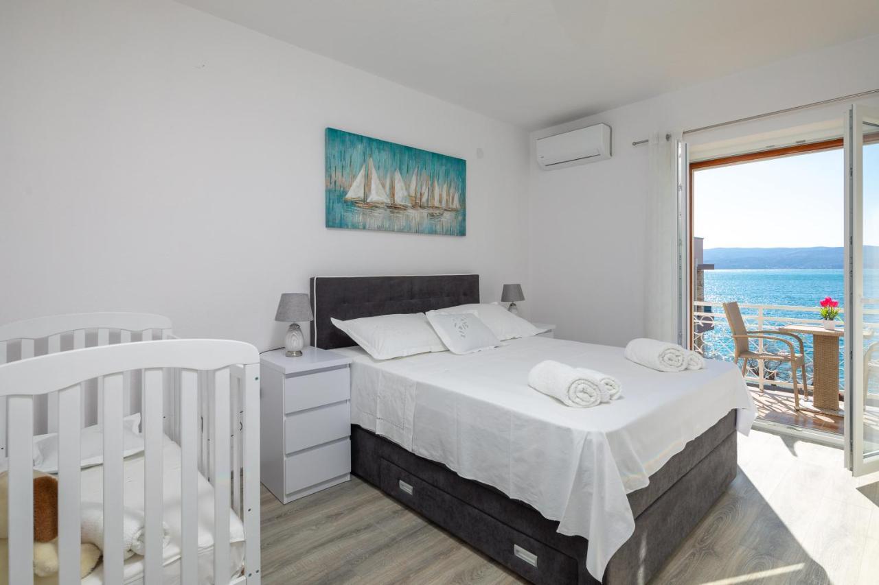 Apartments 20 Meters From The Beach イェセニツェ エクステリア 写真