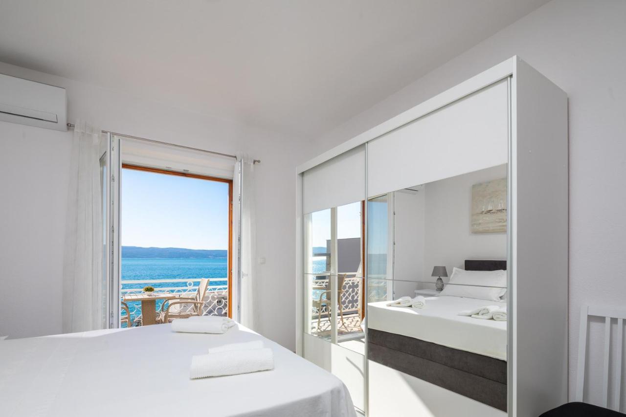 Apartments 20 Meters From The Beach イェセニツェ エクステリア 写真